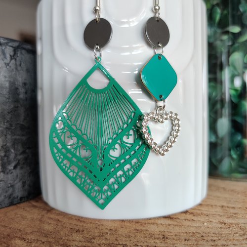 Boucle d'oreille dépareillée / boucle d'oreille pendante, fantaisie
