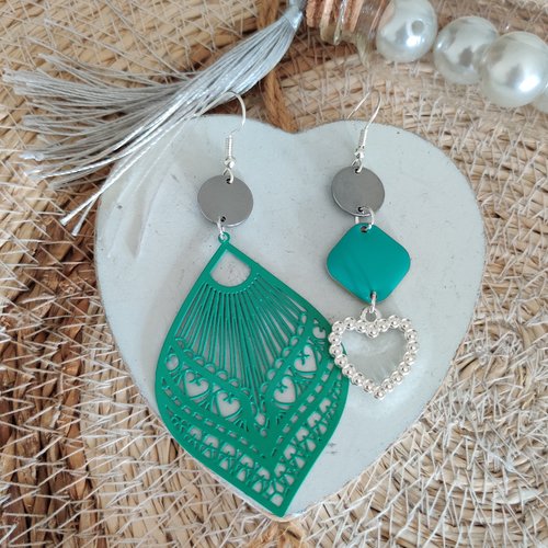 Boucle d'oreille dépareillée / boucle d'oreille pendante, fantaisie