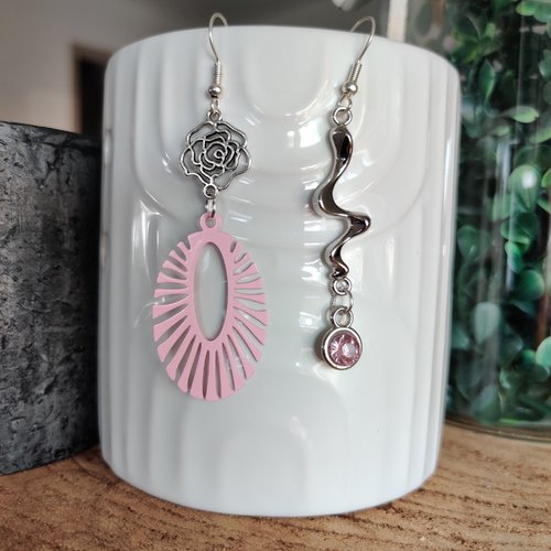 Boucle d'oreille dépareillée / boucle d'oreille pendante, fantaisie