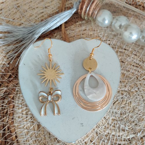 Boucle d'oreille dépareillée, asymétrique, pendantes doré et blanche