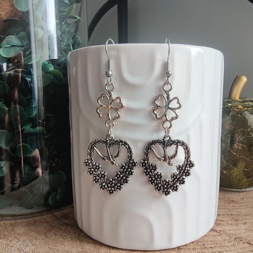Boucles d'oreilles pendantes, symétriques  argentées