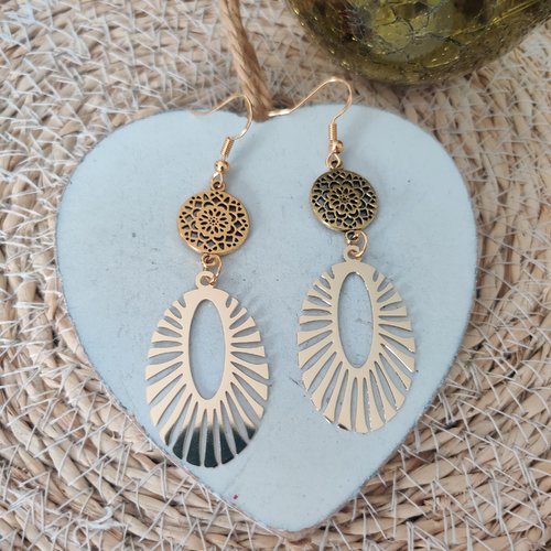 Boucle d'oreille pendante dorée