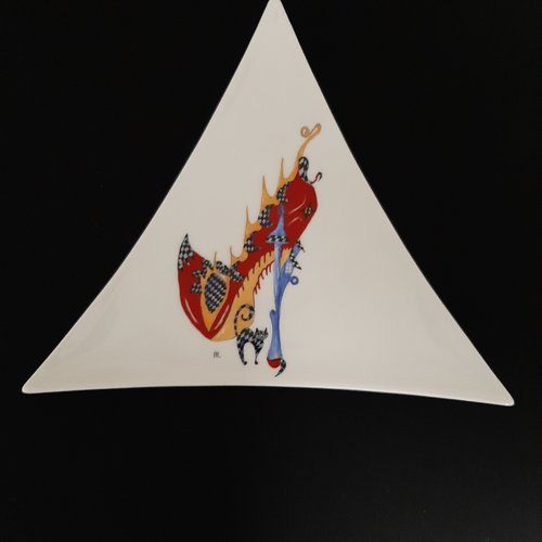 Assiette en porcelaine  triangulaire de présentation pour sushi