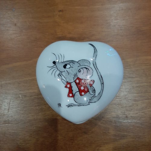 Boite  pour quenotte en porcelaine peint main