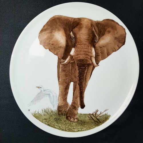 Plat en  porcelaine motif elephant