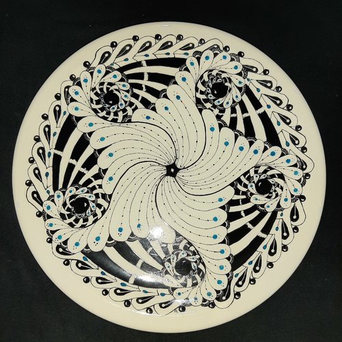 Plat à tarte  en porcelaine  peint  main motifs arabesques etoile