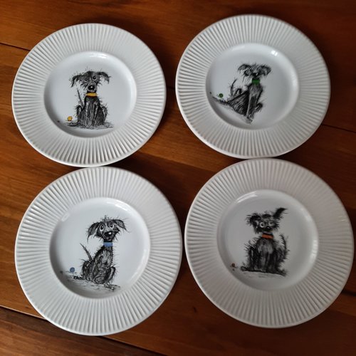 4 assiettes motif chien