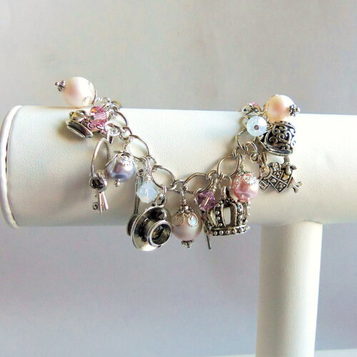 Bracelet de charme rose et blanc alice au pays des merveilles, bracelet à breloques alice, couleurs pastel, bijoux conte de fées