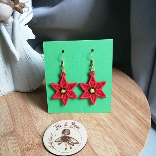 Boucle  d' oreilles noel  "poinsettia" -  en dentelle  - à offrir ou pour agrémenter votre tenue de fêtes