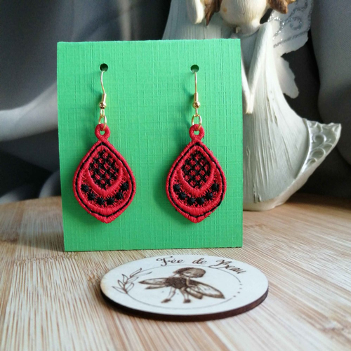 Boucles  d' oreilles noel  -  en dentelle  - à offrir ou pour agrémenter votre tenue de fêtes