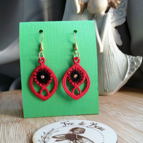 Boucles  d' oreilles noel  -  en dentelle  - à offrir ou pour agrémenter votre tenue de fêtes