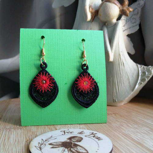 Boucles  d' oreilles noel  -  en dentelle  - à offrir ou pour agrémenter votre tenue de fêtes