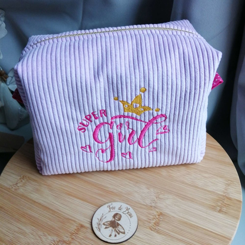 Trousse de toilette en velours cotelé brodée, moletonnée et doublure coton dans des tons assortis, fait main
