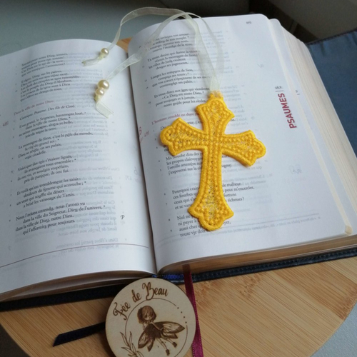 Marque-page croix a mettre dans une bible - un beau cadreau pour une 1ère communion ou une cofirmation