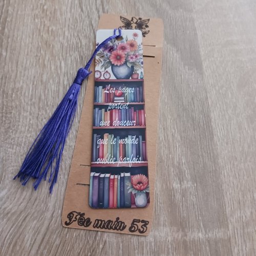 Marque page métal "livres"