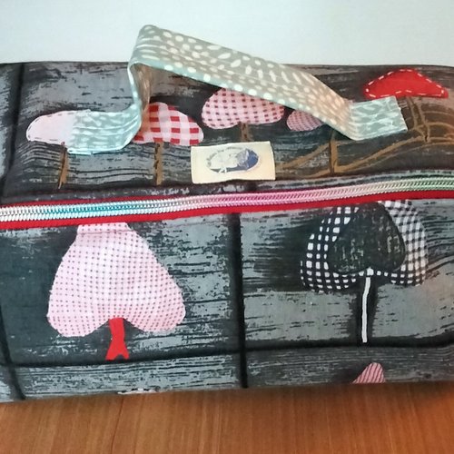 Trousse maquillage - carrée - cœurs