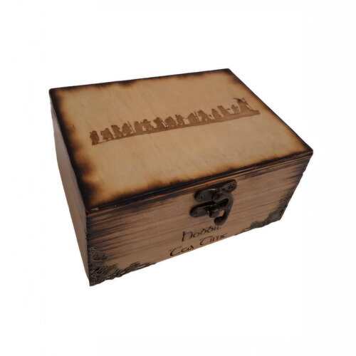 Coffret en bois gravé des personnages du hobbit et la compagnie de thorin écu de chêne