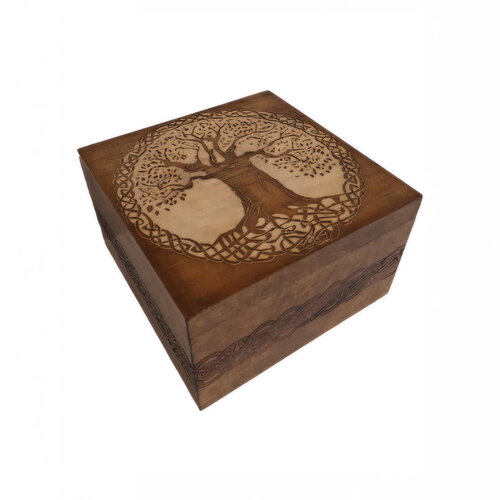 Boîte coffre style ancien en bois gravée d'un arbre de vie celtique couronné et de noeuds celtique