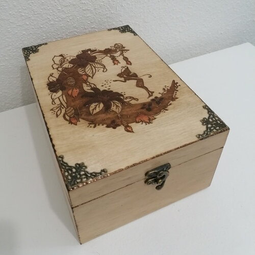 Boite en bois gravée d'une fée de la lune rangement à compartiments bijoux pierres huile essentielle pour flacons sachets de thé