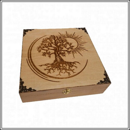 Grande boîte en bois gravée arbre de vie celtique avec un soleil pierres cristaux bijoux numismate couture thé
