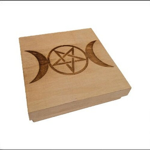 Boite gravée d'un triple lune et pentacle, boitier avec couvercle encastrable boite avec symboles celtes