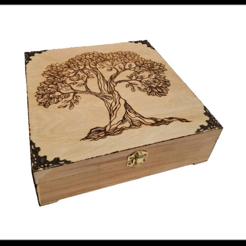 Boîte en bois gravée d'un arbre olivier rangement pierres et cristaux, boite à thé, coffret huiles essentielles ou bijoux