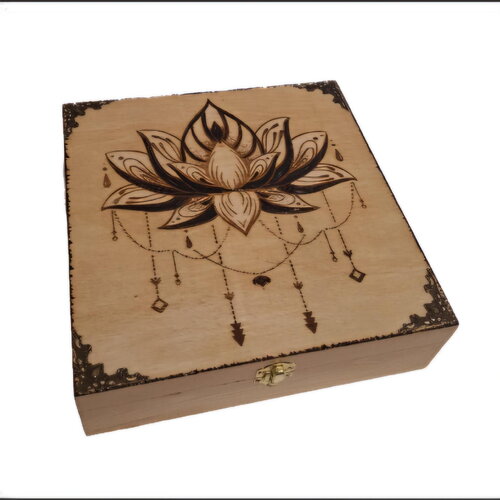 Grande boîte gravée d'une fleur de lotus nénuphar boite de rangement type boite à pierres, cristaux, bijoux, numismate, graines etc...