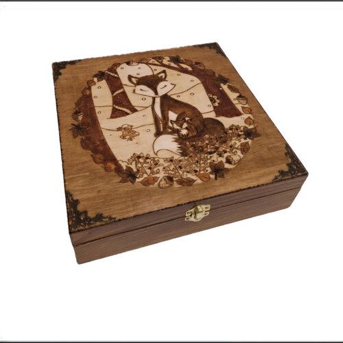 Boîte en bois gravée renard et renardeau sous la neige automne hiver feuilles érable chêne glands champignons thé couture bijoux
