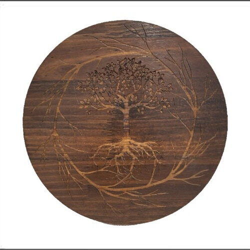 Plateau en bois gravé d'un arbre de vie celtique entouré d'une couronne de branches décoration celte nature centre de table