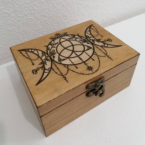 Coffret gravé triple lune et triquetra celtique boite à bijoux celtes, boite en bois personnalisée