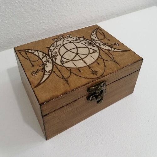 Coffret gravée triple lune et triquetra celtique boite à bijoux celte, boite à souvenirs à personnaliser ou accessoires...