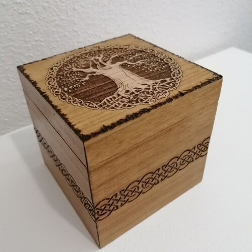 Boîte gravée d'un arbre de vie celtique couronné et de noeuds celtiques boite carrée en bois pour rangement