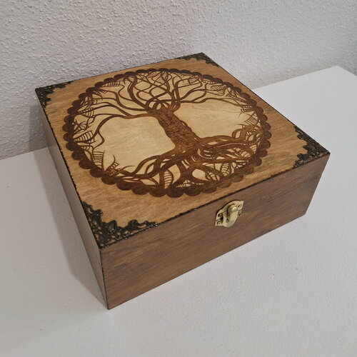 Boîte en bois gravée d'un arbre de vie celtique cerclé coffret à pierres cristaux type boite à bijoux huiles essentielles
