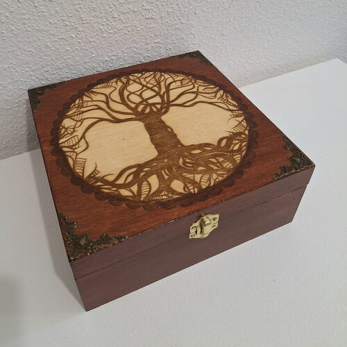 Boîte en bois gravée d'un arbre de vie celtique cerclé et bronze boite à pierres cristaux bijoux huiles essentielles