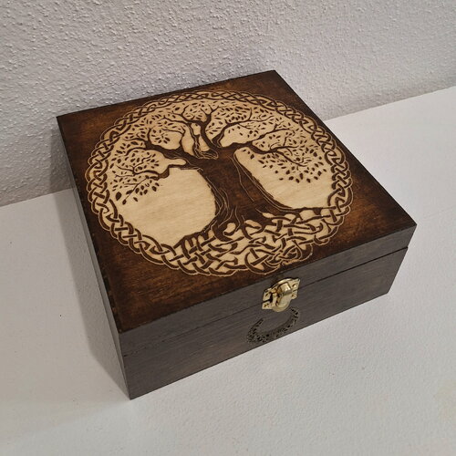 Boîte à pierres gravée d'un arbre de vie celtique couronné bronze pierres cristaux bijoux thé huile essentielle