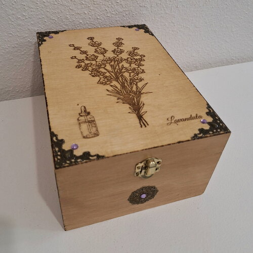 Boîte de rangement huiles essentielles gravée d'un bouquet de lavande et d'un flacon lavandula huile labiées