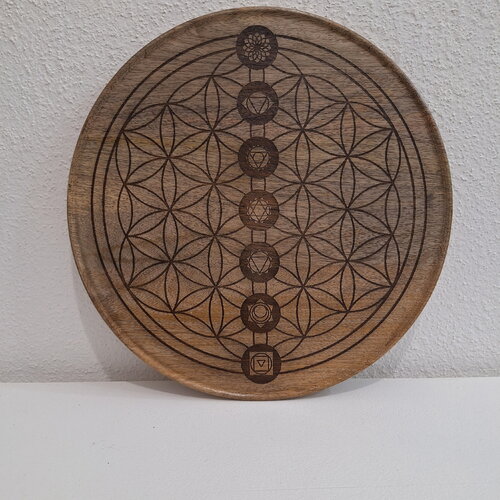 Grande fleur de vie avec chakras gravée sur un plateau en bois de manguier 37 cm de diamètre grille de cristaux et pierres