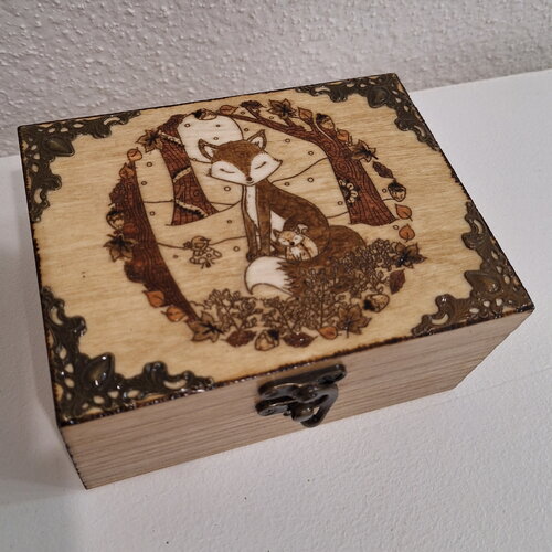 Boite en bois gravée renard et renardeau décoration automne hiver feuille érable gland chêne thé bijoux huiles essentielles