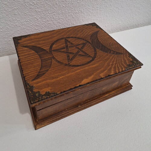 Boîte coffre gravée triple lune pentacle pour cartes de jeux oracle  astrologie astronomie, pierres, cristaux huiles essentielles bronze