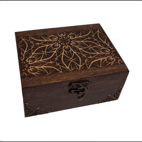 Boîte en bois motif médiéval gravure sculptée sur un thème moyen-âge broches thé bijoux pierres cristaux artefacts médaille