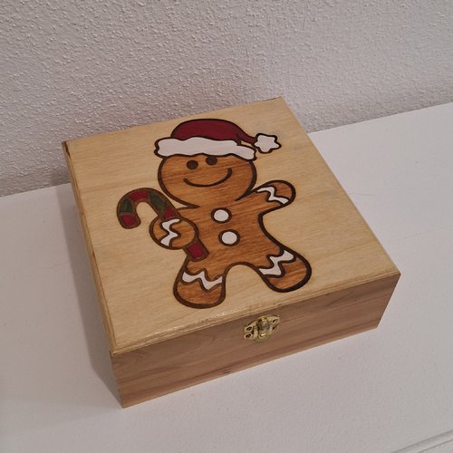 Boite gravée petit bonhomme en pain d'épice petit biscuit décoration alsacienne, rangement accessoire pâtisserie
