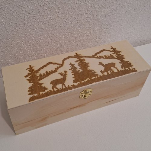 Boîte gravée d'un panorama montagnard avec cerf et biche type coffret à bijoux, thé ou divers fioles et flacons boite nude