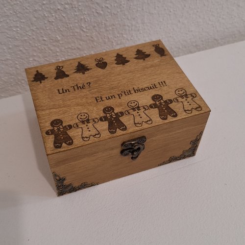 Coffret gravé de petits bonhommes et maisons en pain d'épices avec message humoristique