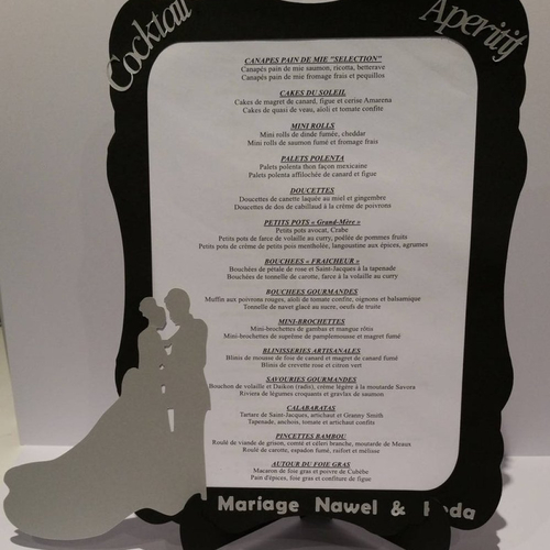  menu buffet grand format de mariage élégant maintenu par son chevalet -  marié / amour