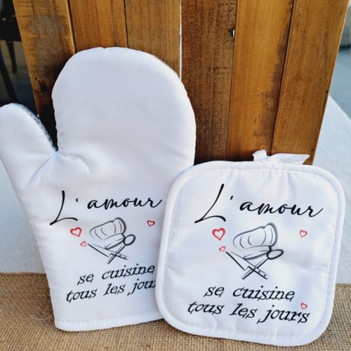 Duo gant & manique personnalisés "l'amour se cuisine tous les jours"