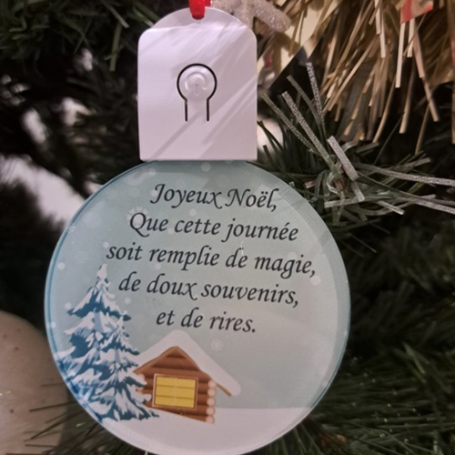 Boule de noël led plate – personnalisation et lumière pour un sapin magique