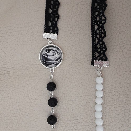 Sautoir style rétro série noire et blanc cabochon fleur dentelle noire et perles blanches