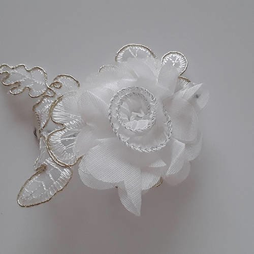 Bracelet manchette fleur tissus blanche style bohème