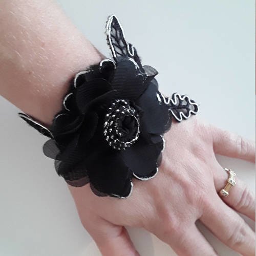 Bracelet style bohème fleur en tissus noire manchette