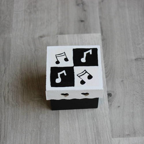 Petite boite carré note de musique